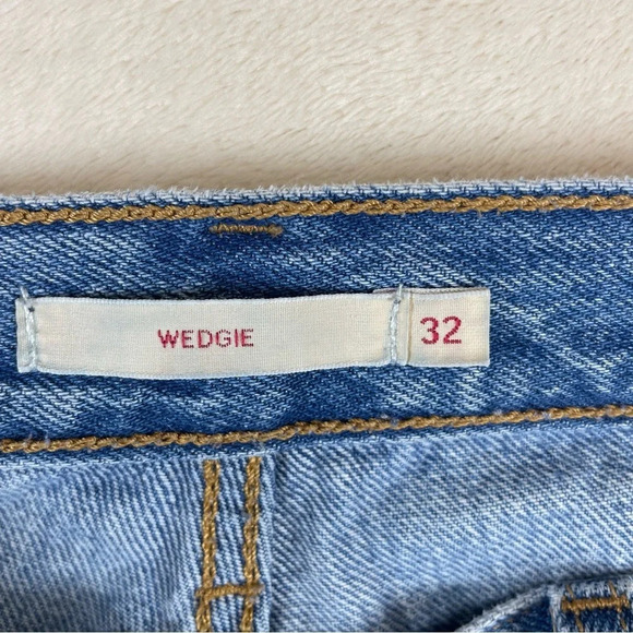 Levi’s Wedgie jeans women’s 32 buttonfly distressed - Picture 8 of 8